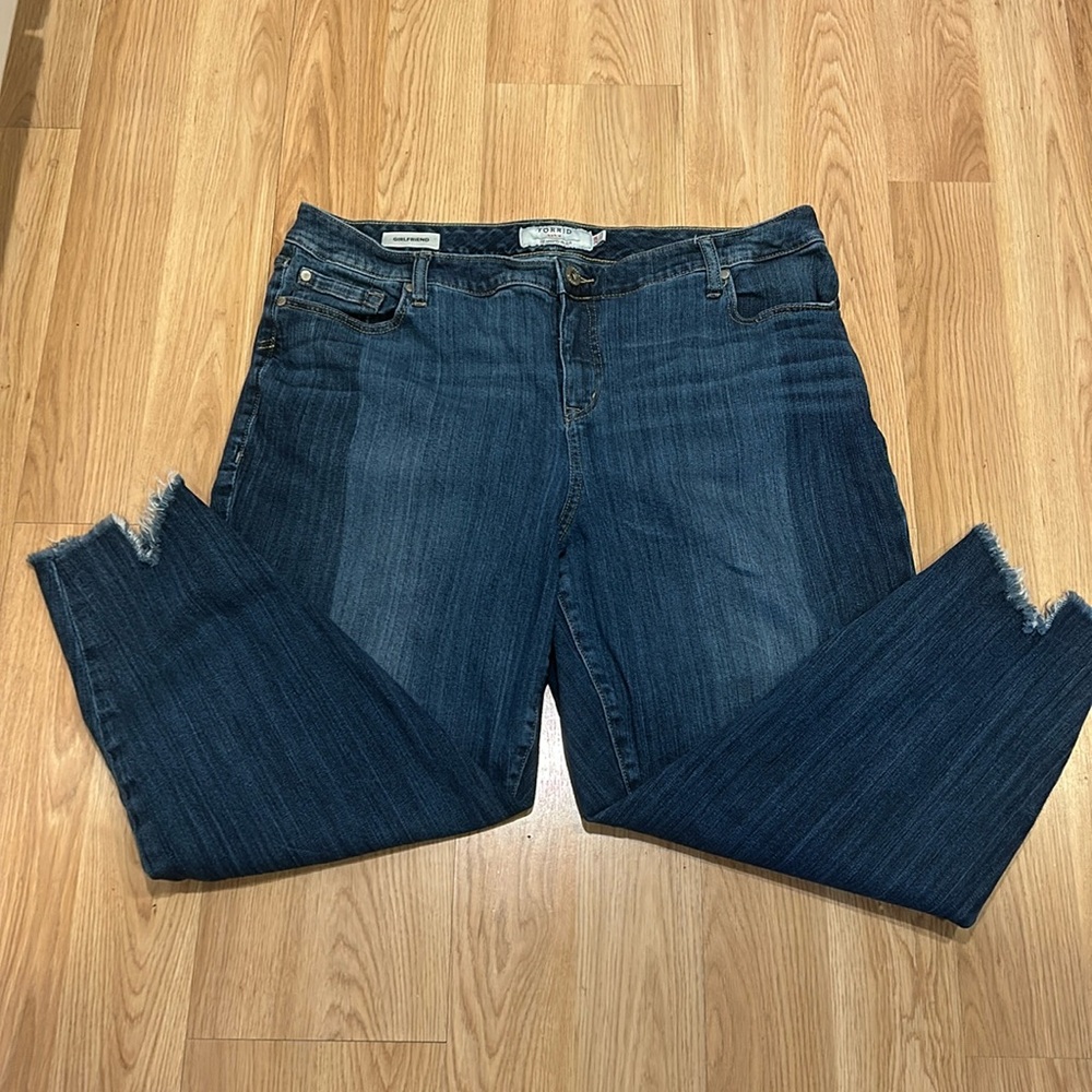 Torrid Girlfriend Frayed Hem Slightly Cropped Jeans Size 20 R